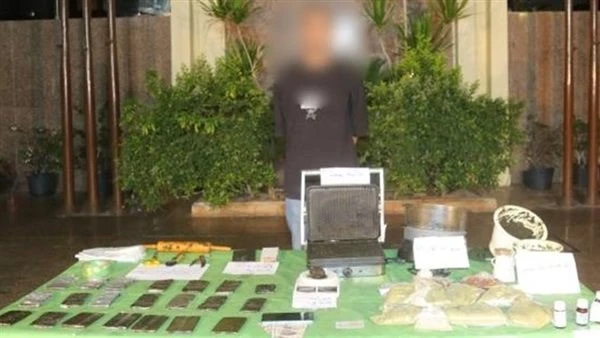 الترويج عبر الفيسبوك يكشف المستور.. كيف حول تاجر الجيزة منزله إلى مركز لتجارة الحشيش الترويج عبر الفيسبوك يكشف المستور.. كيف حول تاجر الجيزة منزله