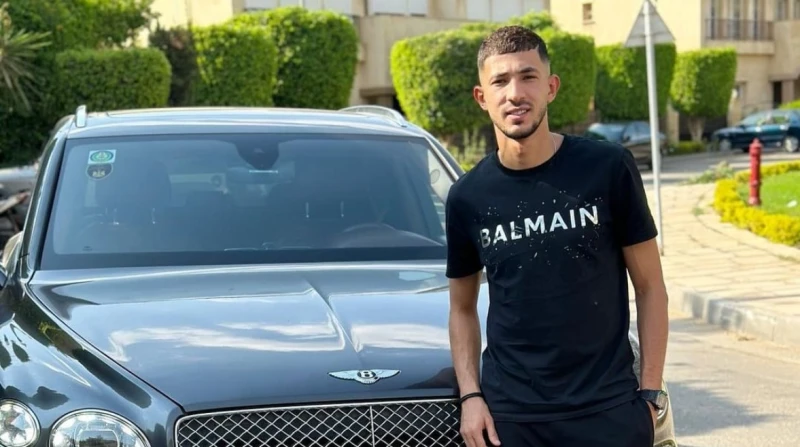 ب20 مليون جنيه.. معلومات عن سيارة أحمد فتوح بنتلي اتهم لاعب نادي الزمالك أحمد فتوح، بصدم أمين شرطة يدعى السيد الشبكي، على طريق مدينة العلمين بالساحل