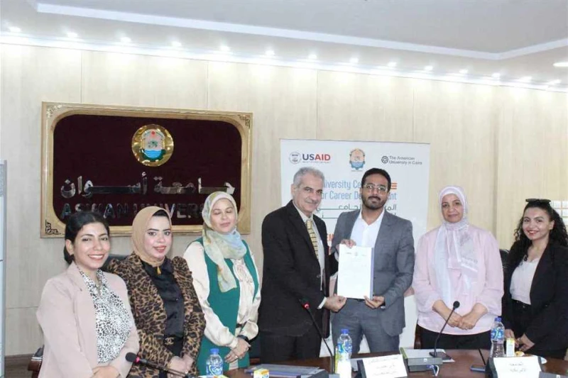 جامعة أسوان تنظم المائدة المستديرة ال7 المهارات التكنولوجية في سوق العمل نظم المركز الجامعي للتطوير المهني بجامعة أسوان مناقشات المائدة المستديرة