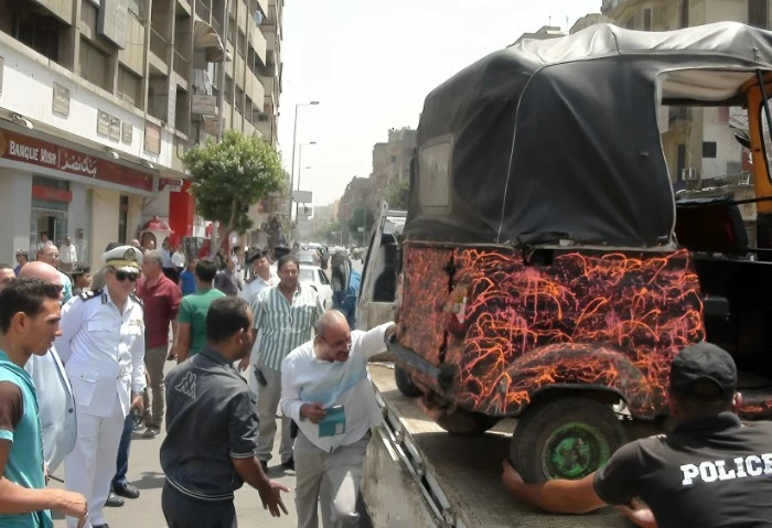 لماذا حظرت القاهرة سير التوك توك بشارع المنيل؟ أعلنت محافظة القاهرة، اليوم الأربعاء 28 أغسطس 2024، حظر سير التوك توك، بشارع المنيل في حى مصر القديمة، وذلك بتوجيهات من قبل الدكتور إ