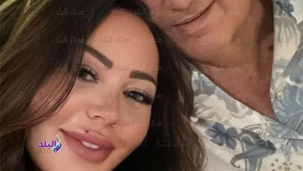أسما إبراهيم تكشف لأول صورة لزوجها رجل الأعمال الشهير بعد فترة إنكاركشفت المذيعة أسما إبراهيم عن أول صورة لها مع زوجها رجل الأعمال محمد الخشن، بعد