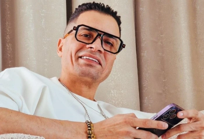 المهن الموسيقية تحفظ التحقيق مع حسن شاكوش بعد الاعتذار للشعب التونسى قررت نقابة المهن الموسيقية برئاسة الفنان مصطفى كامل، رفع إيقاف مؤدى المهرجانات حسن شاكوش، والسماح له بممارسة نش