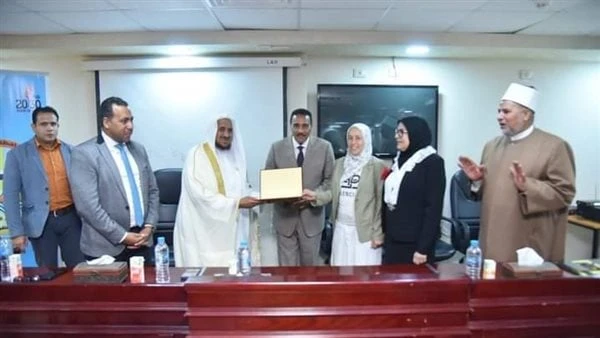 بحضور محافظ مطروح.. خريجي الأزهر والمجلس الإسلامي للدعوة والإغاثة يختتمان قافلة المحبة شهد اللواء خالد شعيب محافظ مطروح، حفل ختام فعاليات قافلة التوعية الدينية لإتقان الصلاة للسيدا