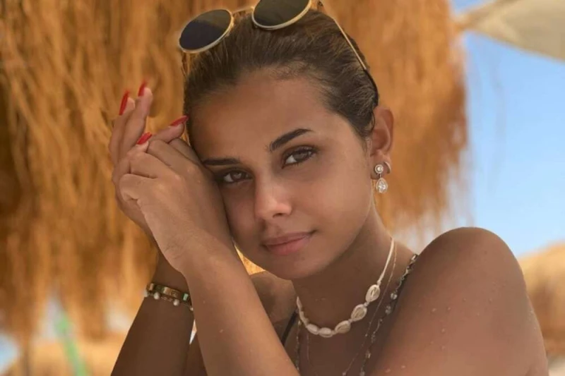 البواب هو اللي قشط شقة منة عرفة: فلوس ومستحضرات تجميلالبواب هو اللي قشط شقة منة عرفة: فلوس ومستحضرات تجميلتباشر النيابة العامة في القاهرة التحقيقات في واقعة سرقة شقة منة عرفة في ال