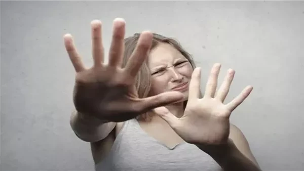 رهاب الطعام.. تعرف على الأسباب والأعراض والعلاج رهاب الطعام هو اضطراب نفسي يتميز بخوف شديد وقلق مرضي تجاه بعض الأطعمة أو الوجبات الغذائية. هناك بعض