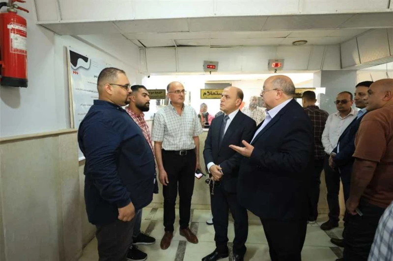 خلال جولته المفاجئة ب بيلا .. محافظ كفر الشيخ يتابع سير العمل بمنظومة التصالح ب المركز التكنولوجي تفقد اللواء دكتور علاء عبدالمعطي، محافظ كفرالشيخ،