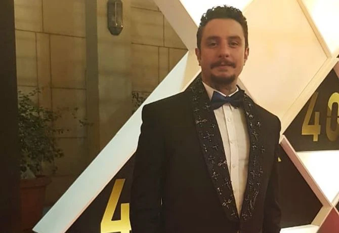 صورة مؤثرة الذكاء الاصطناعي يجمع شمل أحمد بوالده فاروق الفيشاوي بعد رحيله. نشر الممثل المصري، أحمد الفيشاوي، عبر إنستغرام، صورة تجمعه بوالده الممثل