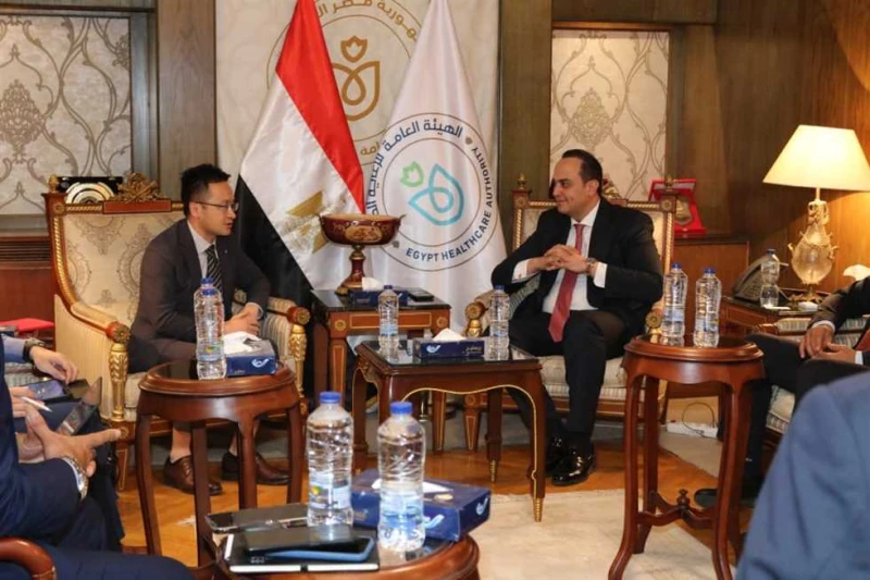 باستخدام إنترنت الأشياء.. السبكي يبحث تطبيق الحلول المبتكرة في الرعاية الطبية عن بعد التقى الدكتور أحمد السبكي، رئيس الهيئة العامة للرعاية الصحية والمشرف العام على مشروع التأمين ال