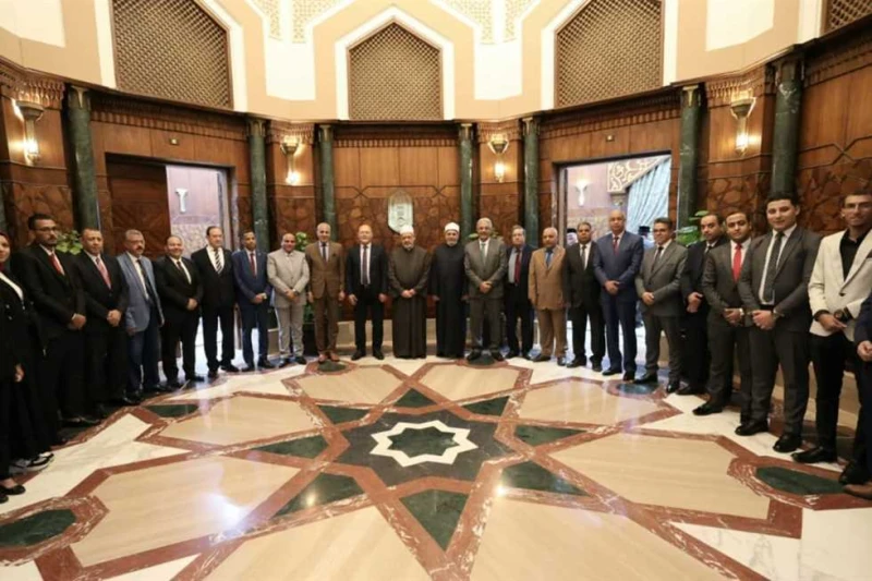 شيخ الأزهر يؤكد ضرورة تصدي جامعات الصعيد لالعصبية القبلية ضد الفتيات (صور) أكد الدكتور أحمد الطيب، شيخ الأزهر، ضرورة أن يمس التعليم مشكلات المجتمع،