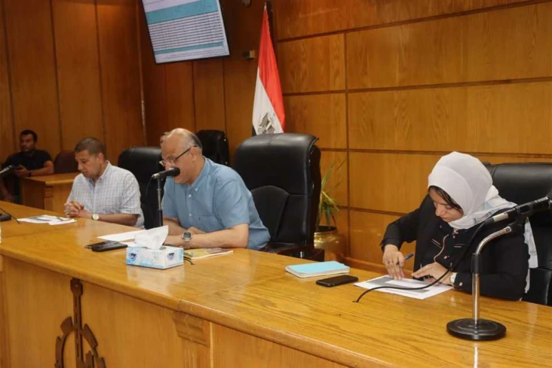 مكافأة لأكثر 3 مدن ومعاقبة الأقل انجازا.. محافظ القليوبية يتابع ملف التصالح في مخالفات البناء عقد المهندس أيمن عطية محافظ القليوبية، اجتماعا اليوم