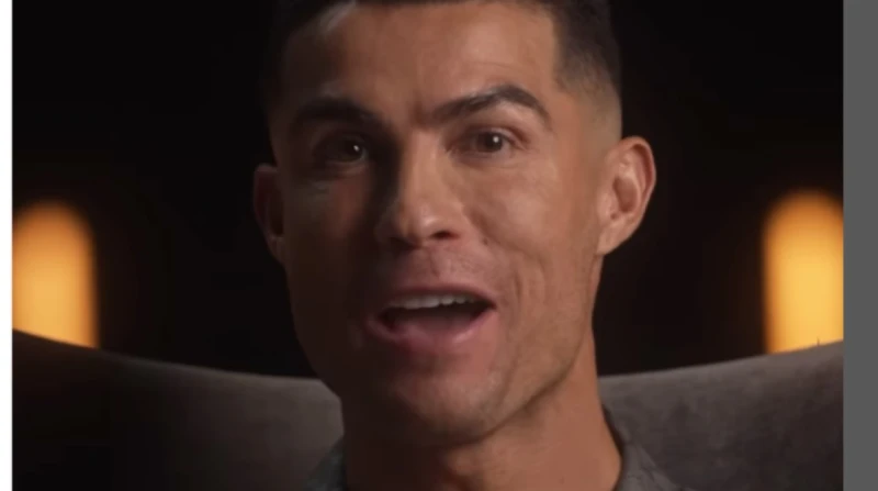 درع ذهبي لالدونبعد ساعة من إطلاق قناته على يوتيوب على الرغم من قرب إنتهاء مشواره الكروي وإسدال الستار على مارثون الألقاب، فإن البرتغالي كريستيانو رونالدو قائد فريق النصر السعودي بد