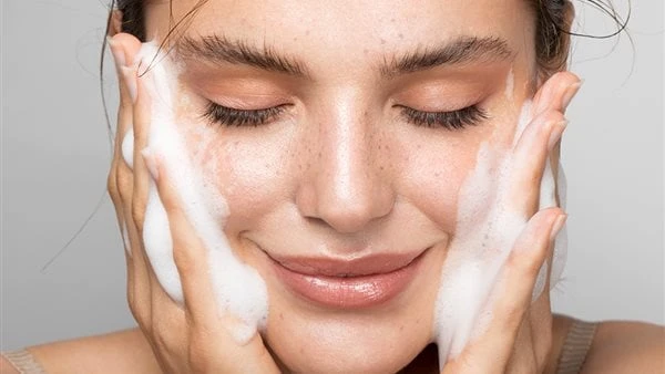 لبشرة ناعمة ولوك جذاب.. 3 ماسكات للتخلص من شعر الوجه بشكل نهائيهناك 3 ماسكات طبيعية يمكن استخدامها للتخلص بشكل نهائي من شعر الوجة،بحسب ما نشره موقع