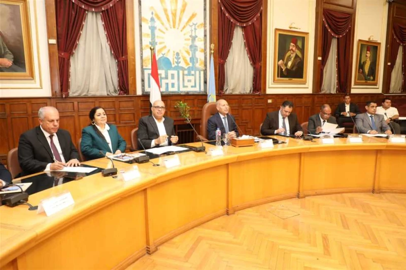 محافظ القاهرة يلتقي أعضاء مجلس النواب لمناقشة الموضوعات المتعلقة باحتياجات المواطنين التقى الدكتور إبراهيم صابر محافظ القاهرة اليوم السبت، عددا من