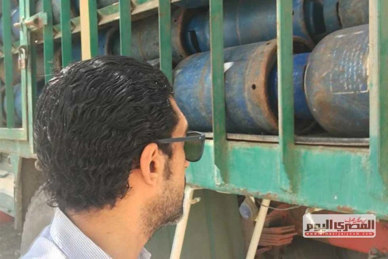 ضبط 98 اسطوانة غاز قبل بيعها بالسوق السوداء في الغربية (تفاصيل) تمكنت حملة مكبرة من مديرية التموين والتجارة الداخلية بمحافظة الغربية برئاسة الدكتور