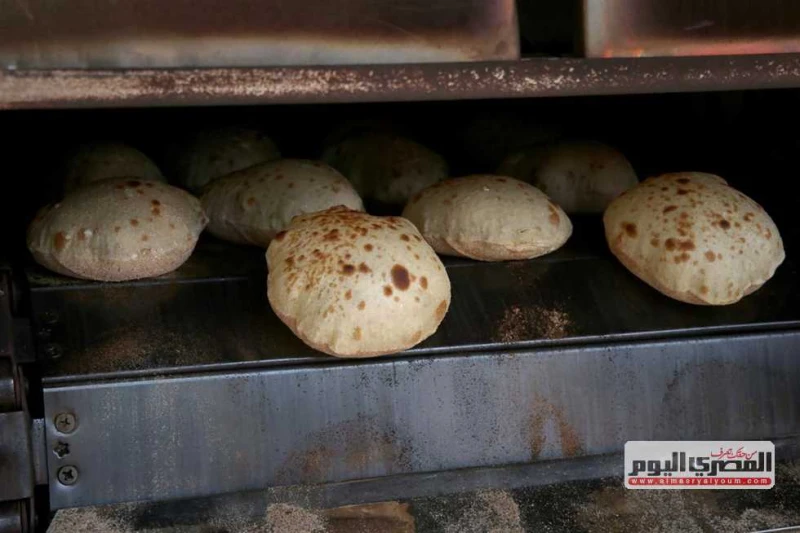 التموين تعلن التسهيلات الجديدة لأصحاب المخابز البلدية (تعرف عليها) أعلنت وزارة التموين والتجارة الداخلية اليوم الثلاثاء، عن تسهيلات لأصحاب المخابز