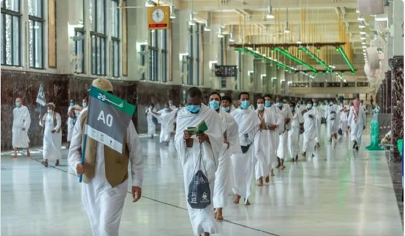 وزارة الحج تؤكد على ضرورة ارتداء الكمامة خلال أداء مناسك العمرة ونصائح هامة للمعتمرينأصدرت منذ قليل وزارة الحج والعمرة بالمملكة العربية السعودية بيان