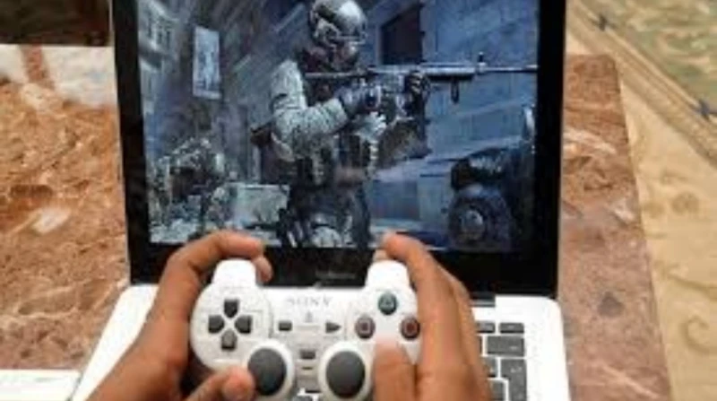 استشاري صحة نفسية: الألعاب الإلكترونية تؤدي لانعزال الأطفال باتت الألعاب الإلكترونية ظاهرة منتشرة وسط الأطفال، حيث يقضون فيها وقتا ليس بالقليل، أثناء جائحة كورونا والشعور بالوحدة س