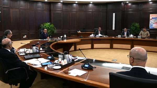 رئيس الوزراء يتابع ملف توطين صناعة الهواتف المحمولة فى مصرعقد الدكتور مصطفى مدبولي، رئيس مجلس الوزراء، اجتماعا اليوم بمقر الحكومة بمدينة العلمين