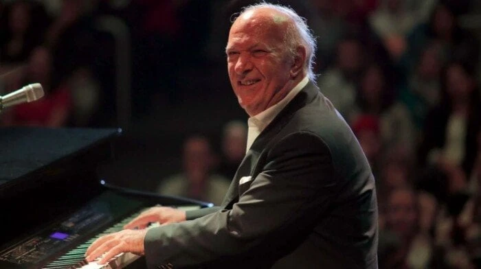 الأربعاء.. عمر خيرت يحيي حفل ختام مهرجان القلعة 2024يستعد الموسيقار عمر خيرت، لإحياء حفلا موسيقيا، يوم الأربعاء المقبل 28 أغسطس، على مسرح المحكى،