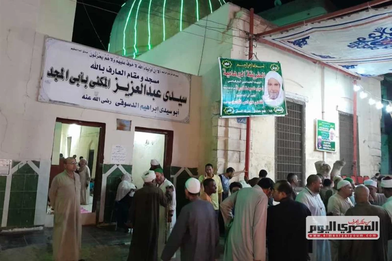 والد القطب الصوفي إبراهيم الدسوقي.. الآلاف يحتفلون بمولد عبد العزيز أبو المجد في البحيرة (صور) احتفل الآلاف من المواطنين وبعض الطرق الصوفية بمولد عبد
