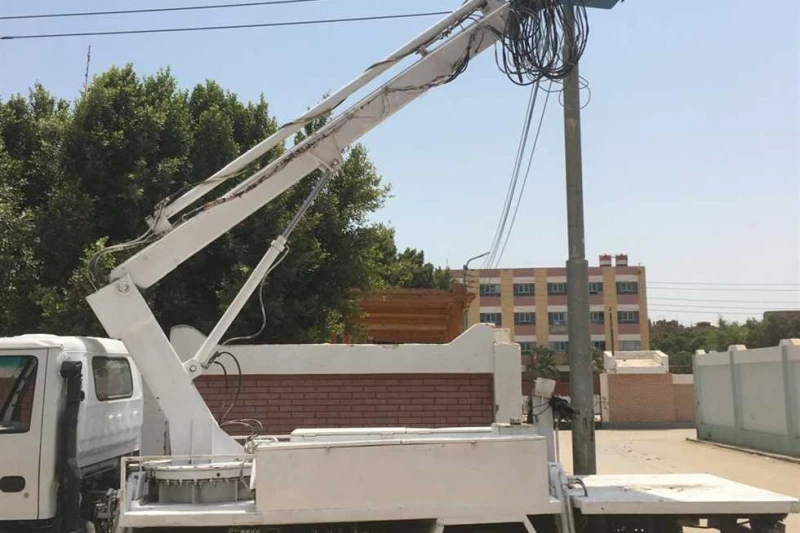 لرفع الكفاءة.. تنفيذ خطة صيانة وتركيب كشافات الإنارة على الطرق ب3 مراكز في أسيوط أكد الدكتور هشام أبوالنصر، محافظ أسيوط، استمرار جهود رفع كفاءة