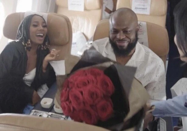 فوق السحاب.. مصر للطيران تحقق أمنية نيجيري فاجأ حبيبته بطلب الزواج منوعات الاسبوع شاهد المقال التالي من صحافة مصر عن فوق السحاب مصر للطيران تحقق