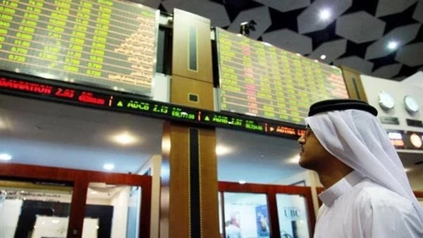 اللون الأخضر يسيطر على أسواق المال العربية..وبورصة مصر تربح 57.6 مليار جنيه سيطر اللون الأخضر على أسواق المال العربية، اليوم الأحد، مستهل تعاملات الأسبوع، وارتفعت جميع مؤشراتها.وتش