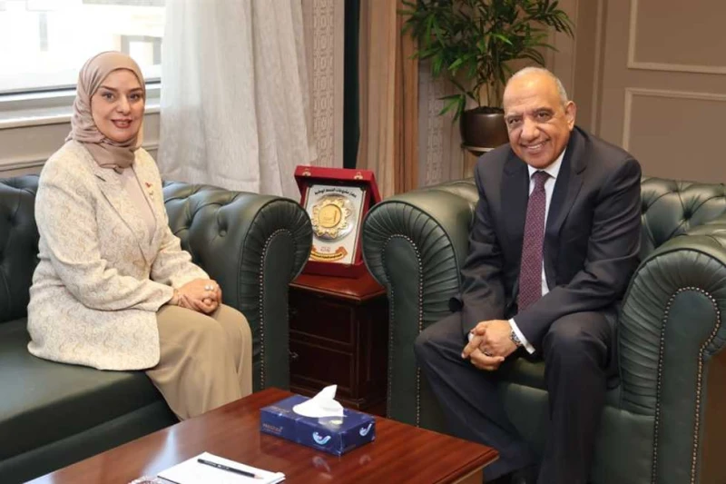 وزير الكهرباء يستقبل سفيرة البحرين بالقاهرة لبحث سبل دعم وتعزيز التعاون ومجالات الاستثمار استقبل الدكتور محمود عصمت وزير الكهرباء والطاقة المتجددة