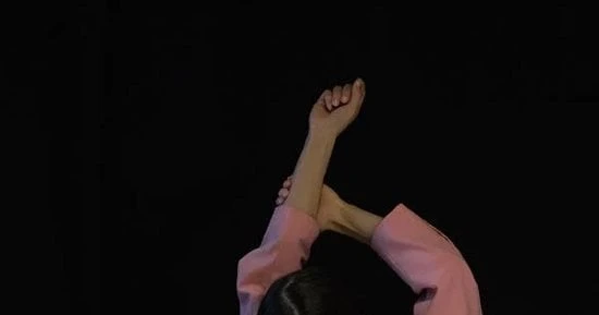 وجود صديق يستنزفنا ماديا ونفسيا يمكن أن يكون مرهقا للغاية، هذا الصديق قد يطلب باستمرار المال دون التفكير في احتياجاتنا أو حتى رد الجميل، وقد يعتمد علينا بشكل مفرط في حل مشكلاته الع