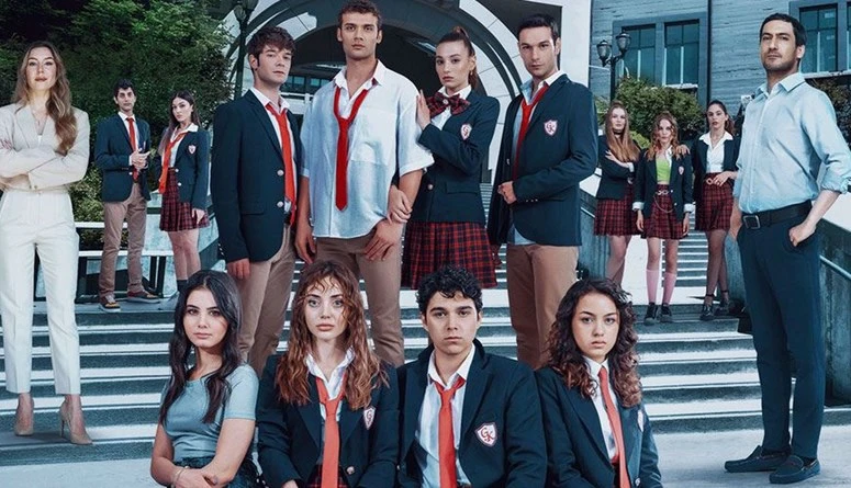 الكشف عن موعد تصوير فيلم اسمعني التركيأعلنت الصحافية التركية بيرسين ألتونش موعد تصوير فيلم اسمعني () المأخوذ عن المسلسل بالاسم نفسه، الذي حقق نجاحا كبيرا أثناء عرضه.وكتبت ألتونش عل