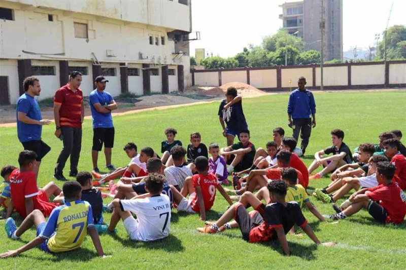 بالصور.. انطلاق اختبارات قطاع الناشئين بنادي المنيا وسط إقبال ملحوظ انطلقت اختبارات قطاع الناشئين بنادي المنيا الرياضي، اليوم الأحد، على الملعب