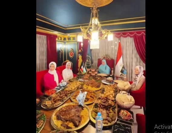 قصر الكبابجي نظم وليمة لأوائل الثانوية الأزهرية: بالهنا والشفاأعلن مطعم قصر الكبابجي عن احتفاءه بأوائل الثانوية العامة الأزهرية..وكتب عبر صفحته على