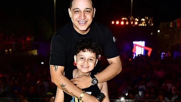 مالك البحراوي يدخل عالم الغناء مع والده رضا أكد المطرب رضا البحراوي يانه يستعد لطرح أغنية جديدة بمشاركة ابنه الأصغر مالك، والذي يمتلك موهبة الغناء