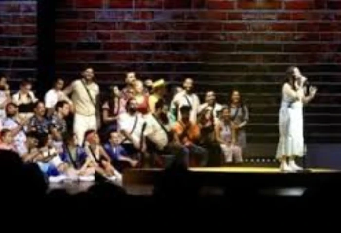 أحمد سعد والمخرج تامر المهدي، أبرز الحضور في مسرحية الشهرة بالعلمين مهرجان العلمين، شهدت فعاليات المهرجان في نسخته الثانية، عرض خاص للمسرحية الشهرة