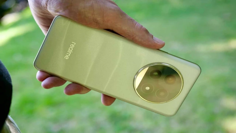 ملك التصوير من ريلمي 13 .. هاتف جديد فخم يحسم صدارة الفئة المتوسطةهاتف 13 الجديد أحدي هواتف سلسلة 13 التي أعلنت عنها شركة ريلمي منذ فترة ، وقد أوضحت