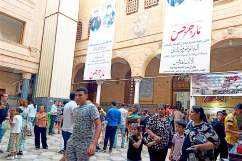 الأقباط يحتفلون بمولد مارجرجس فى ميت دمسيس وسط إجراءات أمنية مشددة توافد آلاف من الأقباط على دير الشهيد مارجرجس بقرية ميت دمسيس، مركز أجا، فى محافظة