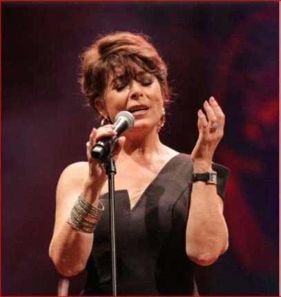 ب ده انتى بلاد طيبة.. أنوشكا تبهر الجمهور في مهرجان الصيف الدولي بمكتبة الإسكندريةأنوشكا.. شهدت مكتبة الإسكندرية مساء أمس الخميس حفلا غنائيا للفنانة