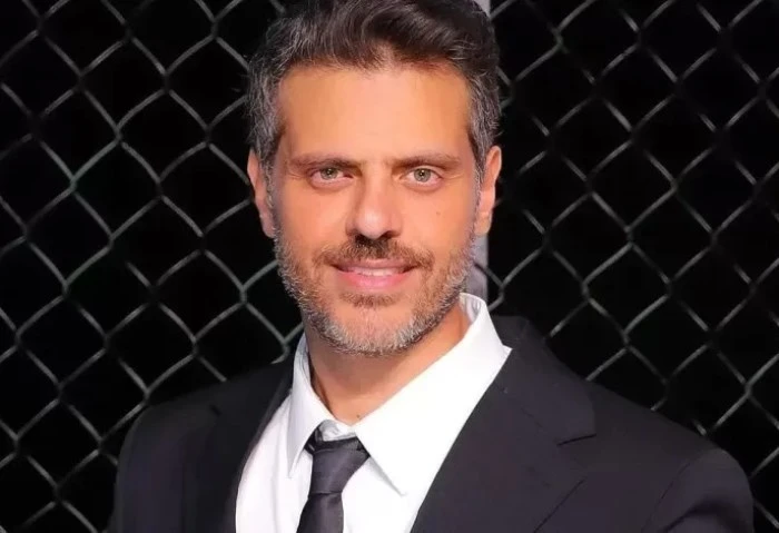 طارق صبري لافاق عربية: سميحة أيوب وش الخير عليا وتنبأت بنجوميتي كشف الفنان طارق صبري، عن تفاصيل لقائه الأول بسيدة المسرح العربي، سميحة أيوب، موضحا