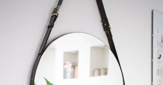 لا تقلقي بشأن صغر مساحة غرفة المعيشة، فببعض الحيل الذكية والتصاميم المدروسة، يمكنك تحويلها إلى فضاء جذاب ومريح، لذا نستعرض خلال السطور التالية، بعض الأفكار التي تساعدك في ذلك، وفقا