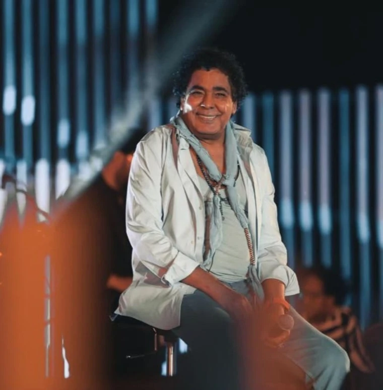 تدهور الحالة الصحية لمحمد منير ونقله إلى المانيا افاق عربية - انتشرت خلال الساعات القليلة الماضية، صور لمحمد منير، أثارت قلق متابعيه على حالته