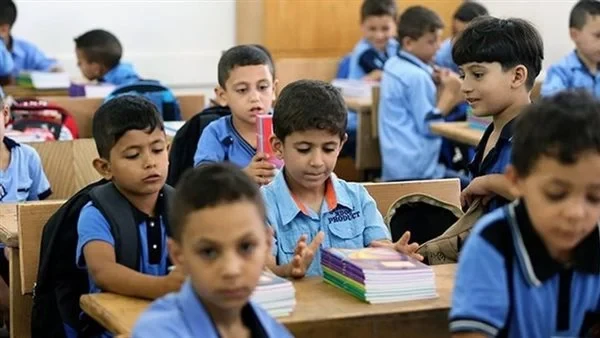 قرارات جديدة تصدم الطلاب وأولياء الأمور امتحان اسبوعي ورفع درجات أعمال السنه 40قرارات جديدة تصدم الطلاب أفادت مصادر حكومية مطلعة بأن وزارة التعليم بصدد تنفيذ خطة لمعالجة أزمة ارتفا