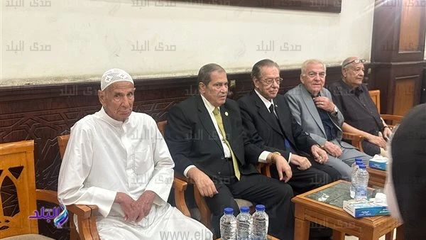 بحضور كبار الشخصيات العامة.. بدء عزاء الكاتبة سكينة السادات بمسجد المشيرصورأقيم عزاء الكاتبة الصحفية الراحلة سكينة السادات، شقيقة الزعيم الراحل أنور