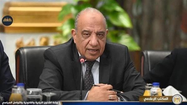 وزير الكهرباء يبحث مع رئيس مجموعة كوبولوزيس اليونانية مستجدات مشروع الربط الكهربائي التقى الدكتور محمود عصمت وزير الكهرباء والطاقة المتجددة ، ديمتريس