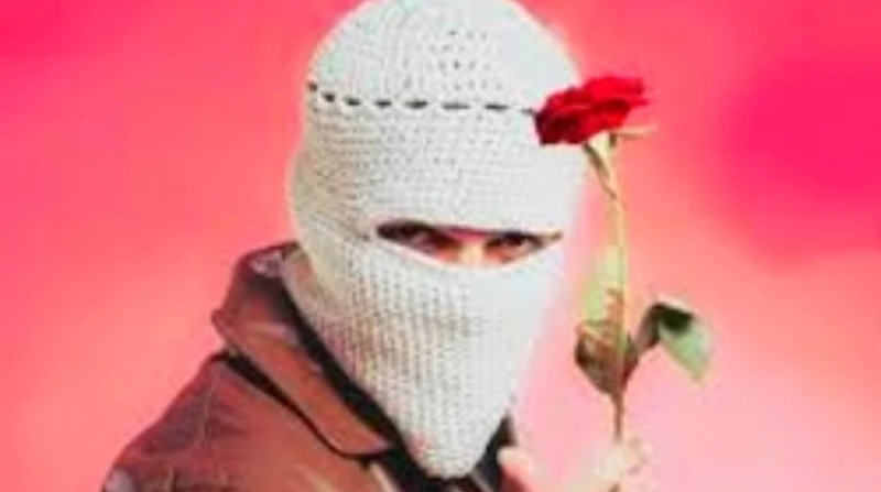 مهرجان العلمين يستضيف توليت المطرب المقنع أعلنت الصفحة الرسمية لمهرجان العلمين، عن حفل لمؤدي الراب توليت المطرب المقنع، يوم 23 أغسطس الجاري، بعد أن