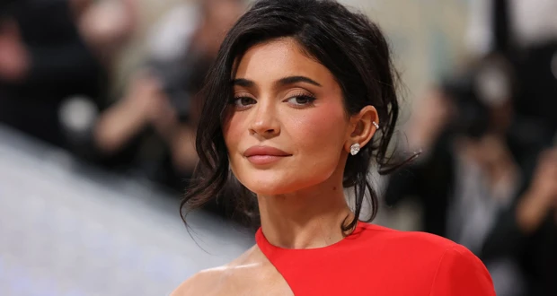 بعد أزمة ترافيس سكوت.. كايلي جينر تحتفل ب أفضل عيد ميلاد على الإطلاق تعرف على التالي بعد أزمة ترافيس سكوت.. كايلي جينر تحتفل ب أفضل عيد ميلاد على الإطلاق، متابعة بتجرد احتفلت نجمة 