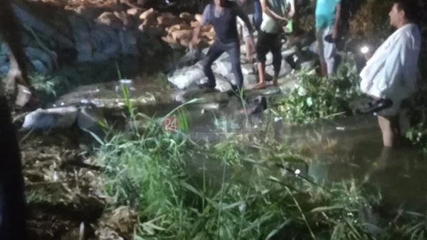 ارتفاع عدد الضحايا ب واقعة طريق الفيوم القاهرة المأساوية ل7 مصابين و9 وفياتارتفاع عدد الضحايا ب واقعة طريق الفيوم القاهرة تصادم سيارة نقل تريلا بعدد