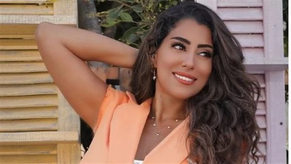 فستان تريكو مجسم.. أيتن عامر تستعرض رشاقتها في الساحلحرصت الفنانة أيتن عامر على مشاركة متابعيها عبر حسابها الرسمي على موقع التواصل الاجتماعي