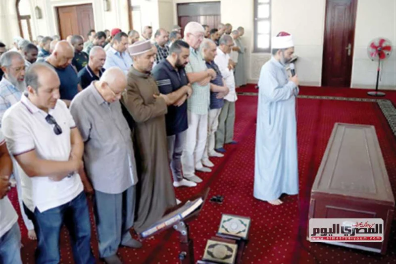 هدى وعزة وسهير السادات يتلقين واجب العزاء في وفاة شقيقتهن سكينة تلقت كل من هدى، وعزة، وسهير السادات شقيقات الرئيس الراحل أنور السادات، واجب العزاء،