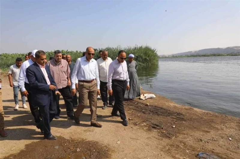 محافظ المنيا يتابع نظافة مصرف المحيط للحفاظ على البيئة والموارد المائية في إطار متابعته المستمرة لخط سير مصرف المحيط، كلف اللواء عماد كدوانى محافظ
