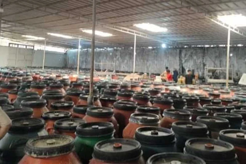 إعدام 4 أطنان مواد غذائية وتحرير 70 لمنشآت غذائية مخالفة بالشرقية (صور) شدد المهندس حازم الأشموني محافظ الشرقية،على ضرورة تكثيف الحملات التفتيشية